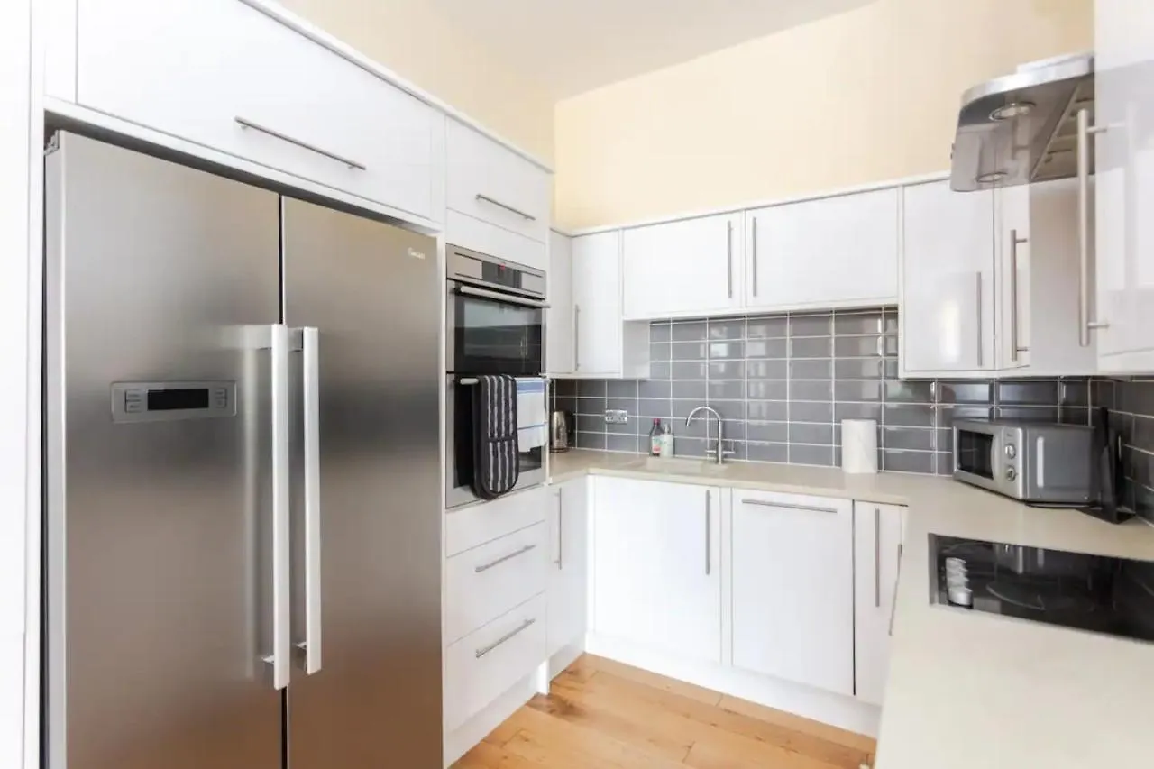 Stylish 2 Bedroom Apartment In Greenwich London 0*,