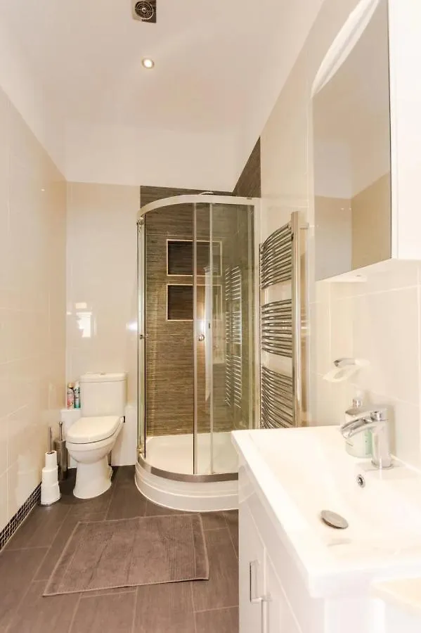 Stylish 2 Bedroom Apartment In Greenwich London 0*,